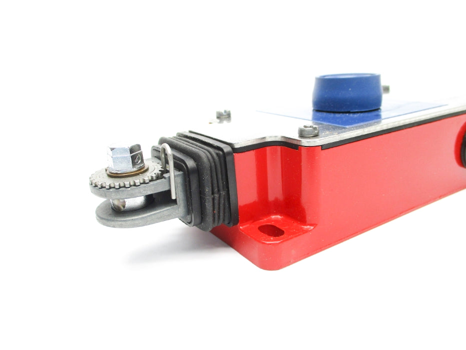 TELEMECANIQUE XY2CH13250 240V 3A NSNP