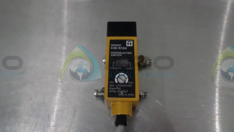 OMRON E3S-R1E4 PHOTOELECTRIC SWITCH *USED*