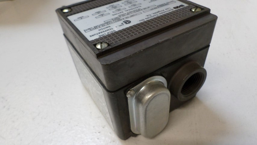 BARKSDALE T2H-H251-A-RDR5 TEMPERATURE SWITCH *NEW IN BOX*