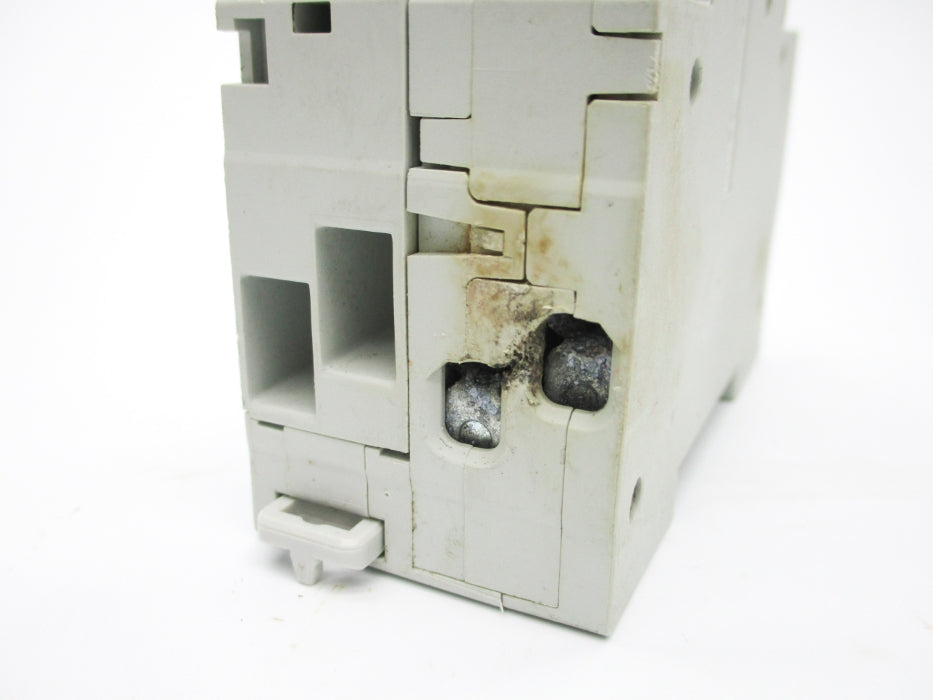 SCHNEIDER ELECTRIC 16716 16A 230V (AS PICTURED) UNMP