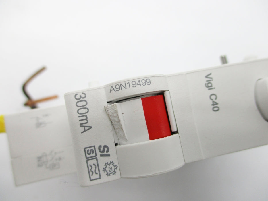 SCHNEIDER ELECTRIC A9N19499 (AS PICTURED) NSNP