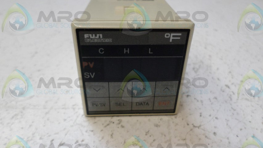 FUJI ELECTRIC PYZ4-RCY1-5V TEMPERATURE CONTROLLER *NEW IN BOX*