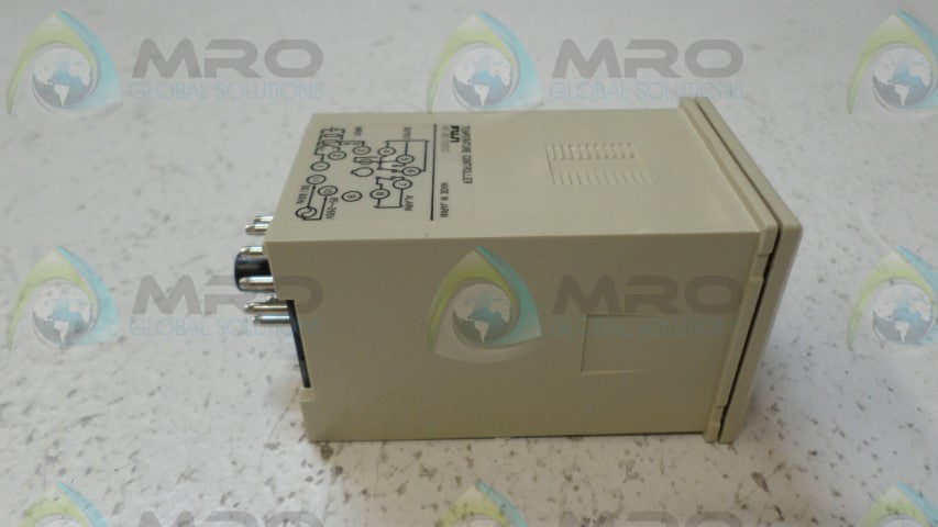 FUJI ELECTRIC PYZ4-RCY1-5V TEMPERATURE CONTROLLER *NEW IN BOX*