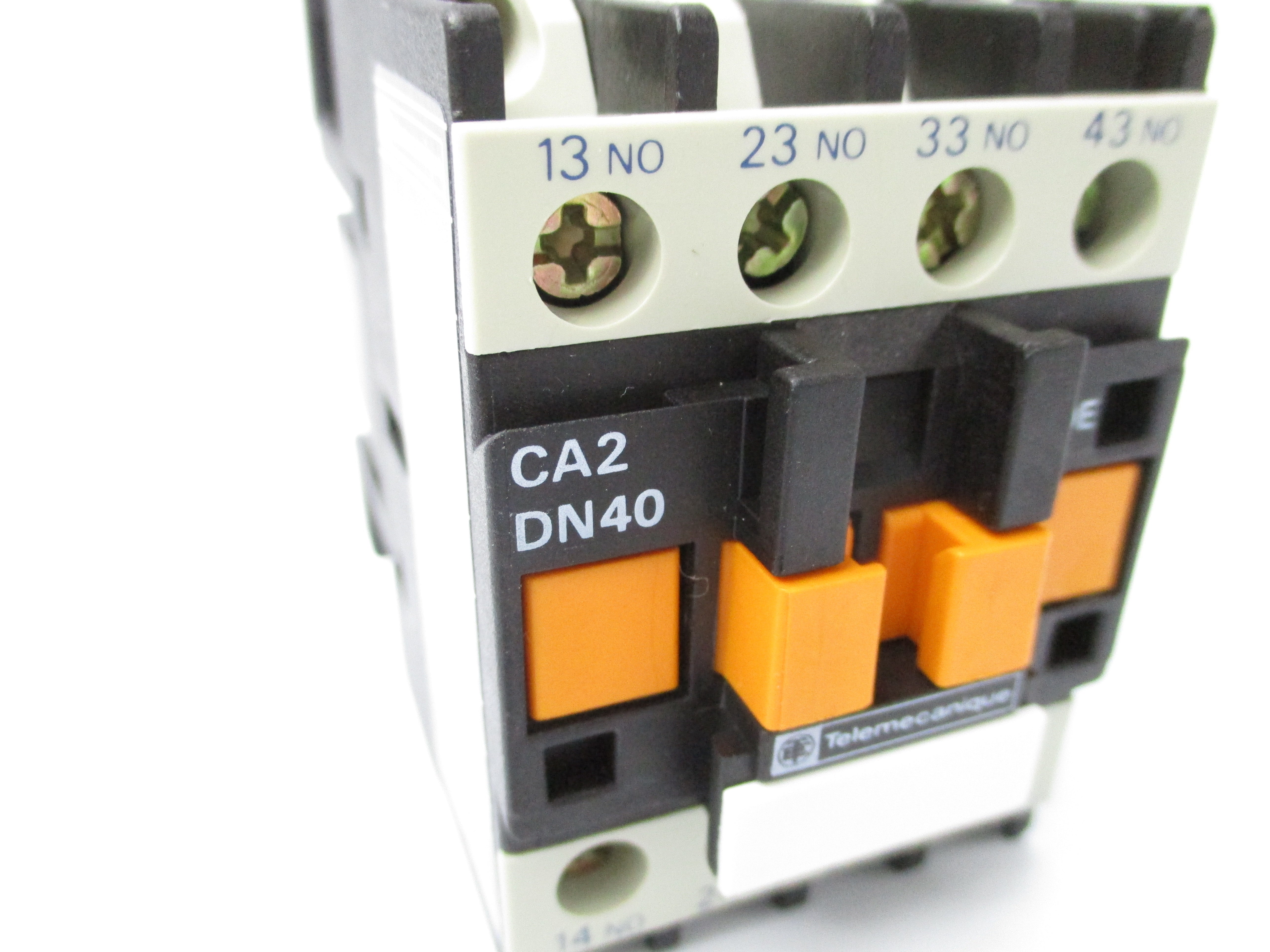 TELEMECANIQUE CA2DN40F7 110V NSNP