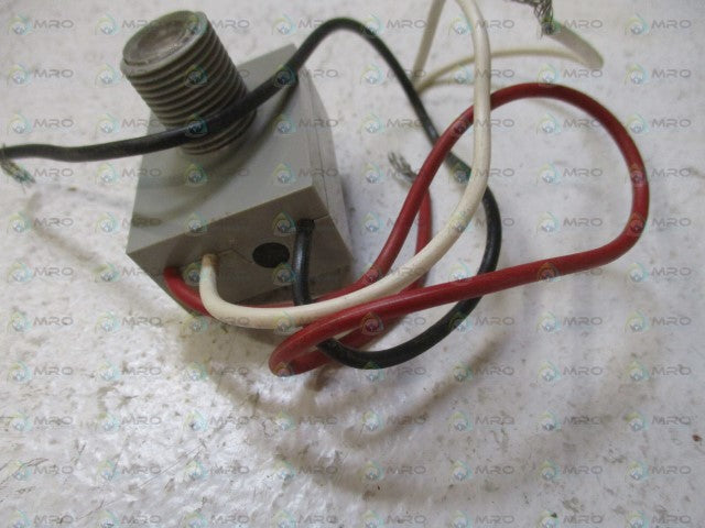 INTERMATIC K4022 PHOTOELECTRIC CONTROL *NEW NO BOX*