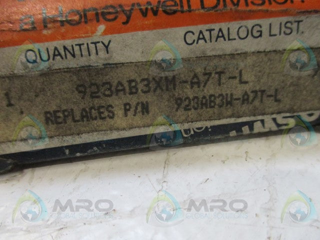 MICROSWITCH 923AB3XM-A7T-L PROXIMITY SWITCH *NEW IN BOX*