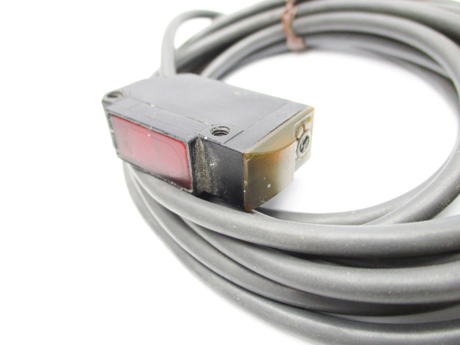 OMRON E3V3-R81 UNMP