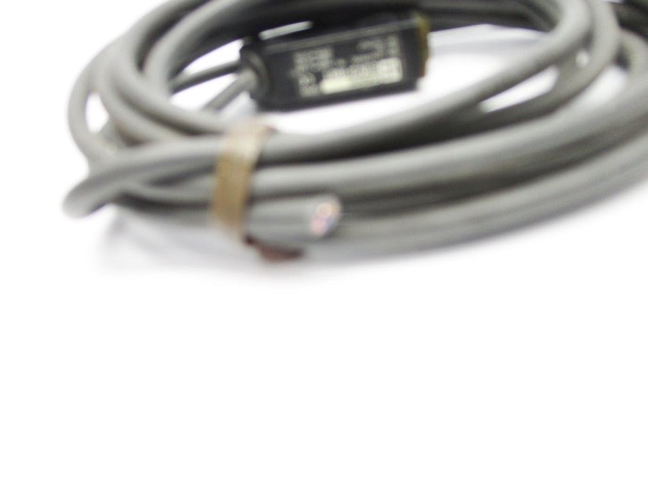 OMRON E3V3-R81 UNMP