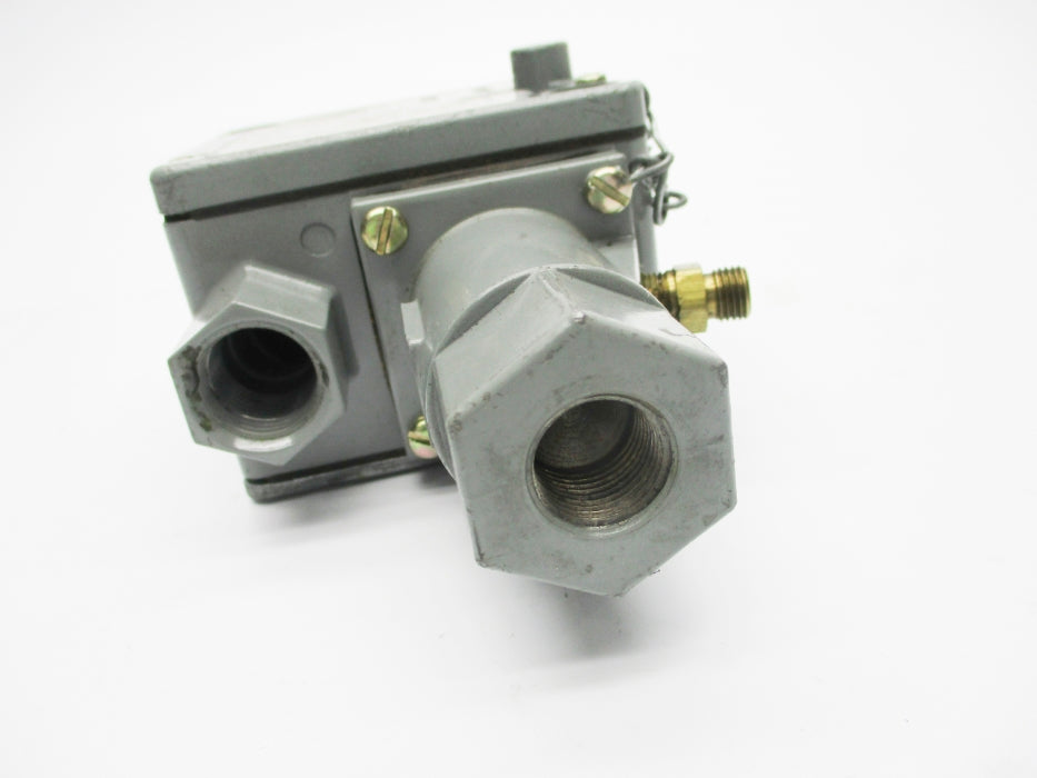 ALLEN BRADLEY 836T-T303J SER. A 175-650PSI UNMP
