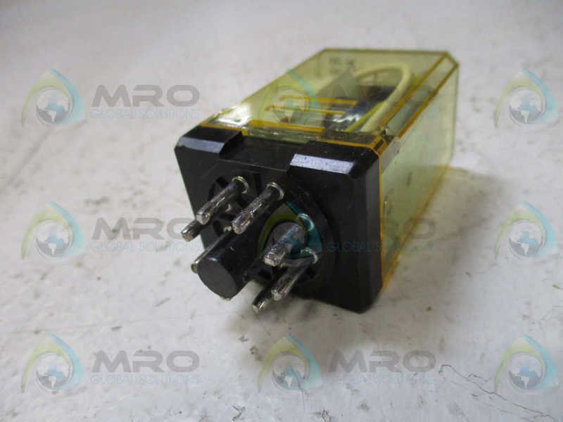 IDEC RR2P-UL RELAY 120VAC *USED*