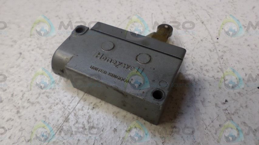HONEYWELL BZE7-2RQ8-PG LIMIT SWITCH (GREY BODY) *USED*