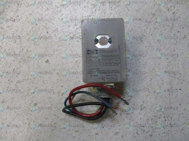 HUBBELL PTA-8 PHOTOELECTRIC SWITCH 120-277VAC *USED*