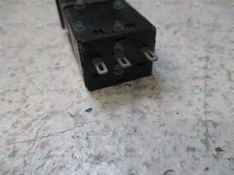 MICRO SWITCH 4A11BAA91 PUSHBUTTON SWITCH *USED*