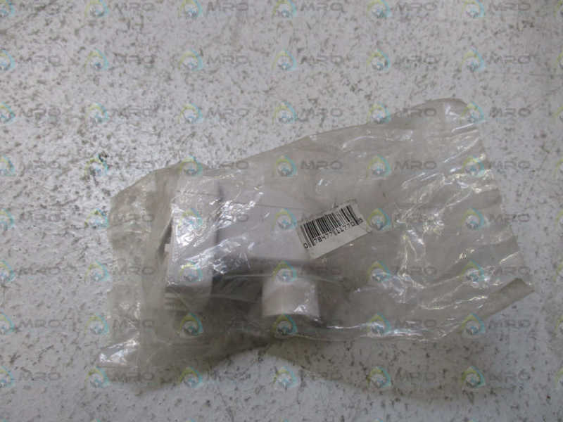 LEVITON 078477117705 LAMPHOLDER *NEW IN FACTORY BAG*