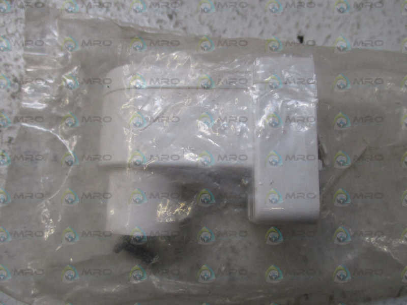 LEVITON 078477117705 LAMPHOLDER *NEW IN FACTORY BAG*