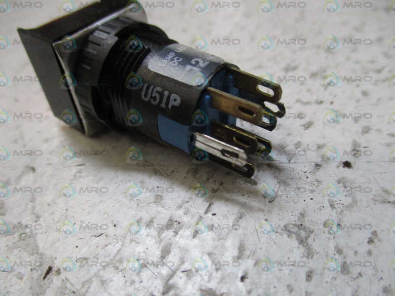 IDEC AL6M-M24-R RED PUSHBUTTON SWITCH *USED*