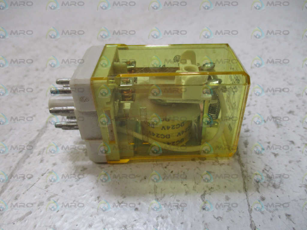 IDEC RR2P-U RELAY 24VDC *USED*