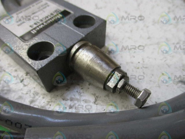 HONEYWELL 914CE19-3 LIMIT SWITCH *NEW NO BOX*