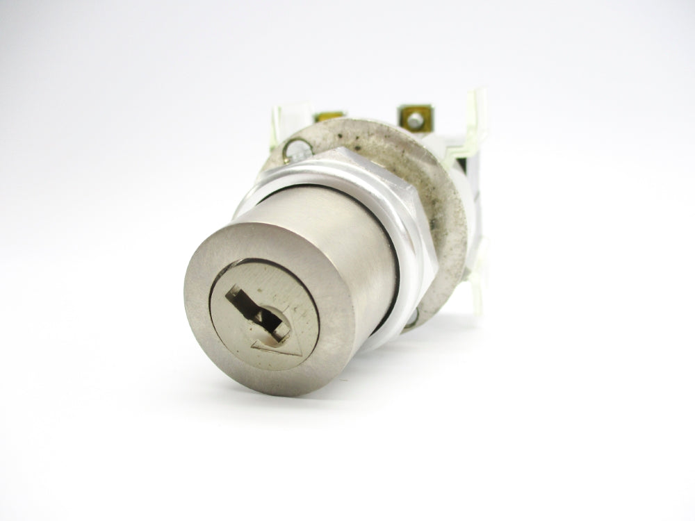 ALLEN BRADLEY 800T-H33A2 SER. T (NO KEY) (WH) NSMP