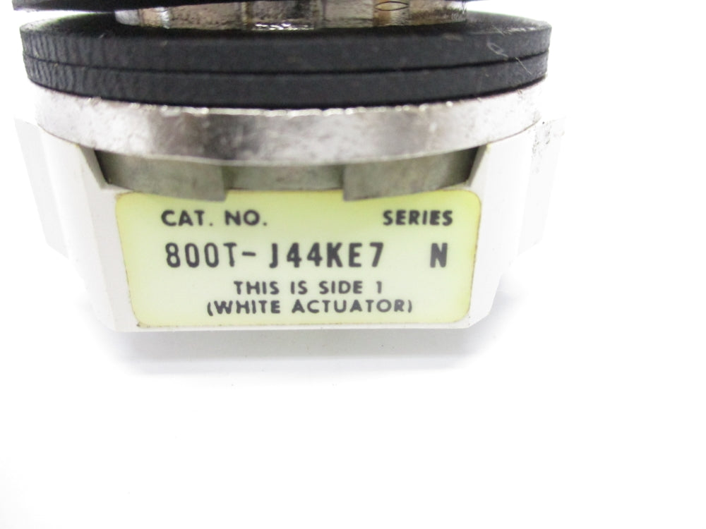 ALLEN BRADLEY 800T-J44KE7 SER. N NSNP