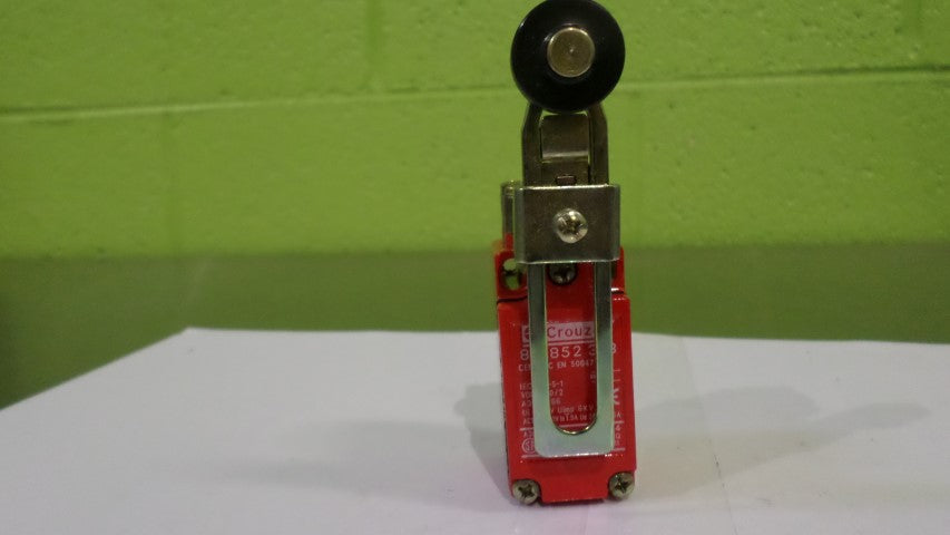 CROUZET 83-852-303 SWITCH *NEW NO BOX*