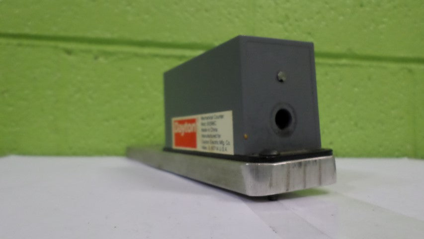 DAYTON 6X596C MECHANICAL COUNTER *USED*
