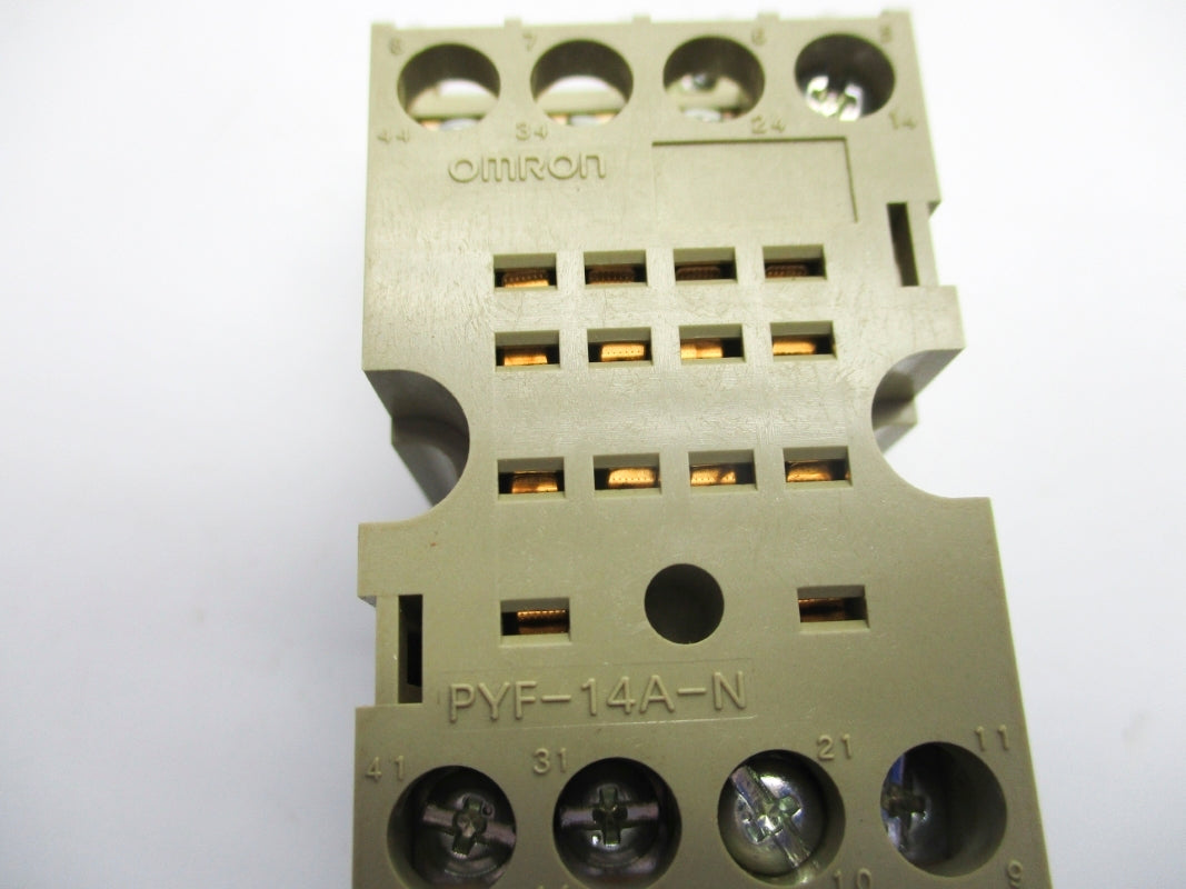OMRON PYF-14A-N 250VAC 5A NSNP