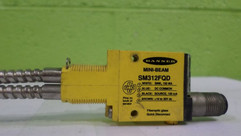 BANNER IAT23S w/ SM312FQD FIBER OPTIC CABLE W/ MINI BEAM *USED*