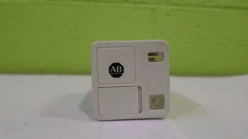 ALLEN BRADLEY 700-HA32Z24 SER. B RELAY 24VDC *USED*