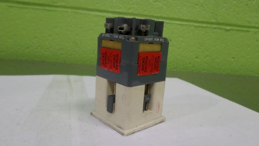 MICROSWITCH 908AAA01 INDICATOR SWITCH 120V *USED*