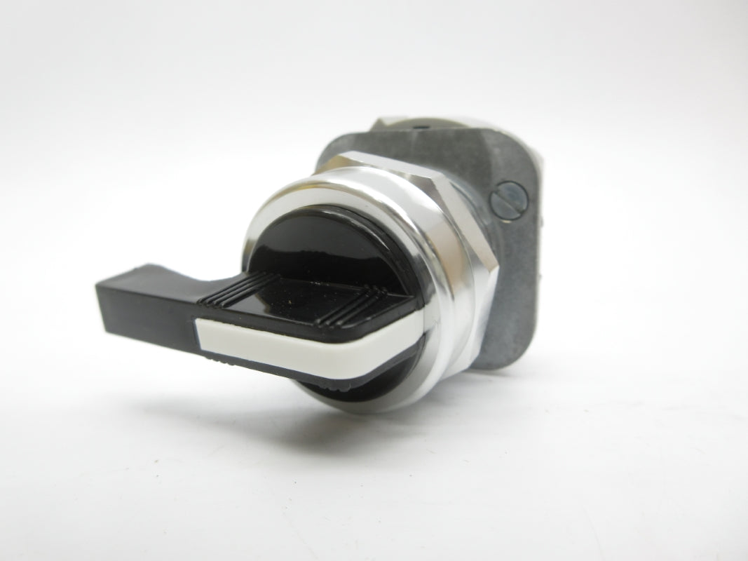 ALLEN BRADLEY 800T-J19KE7 SER. T (WH) NSMP