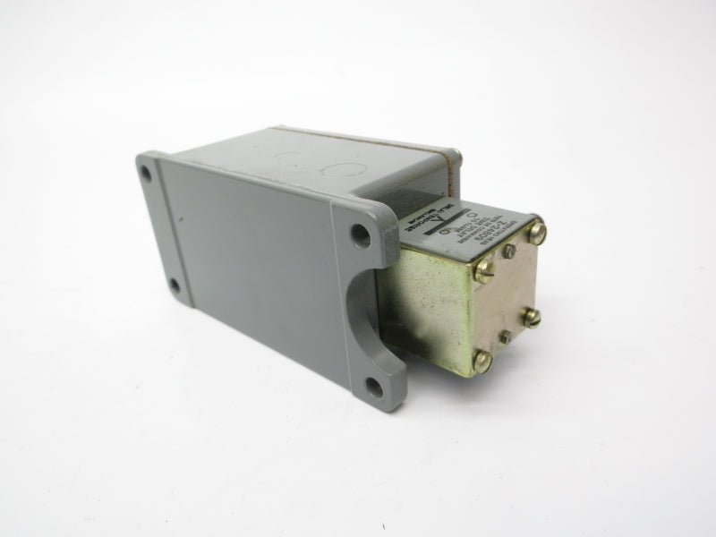 ALLEN BRADLEY 802T-R1TD SER. 1 120VAC 3A (GY/BL) NSMP