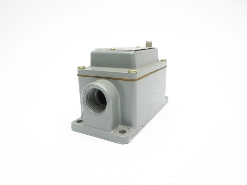 ALLEN BRADLEY 802T-R2TD SER. 1 120VAC 3A NSNP