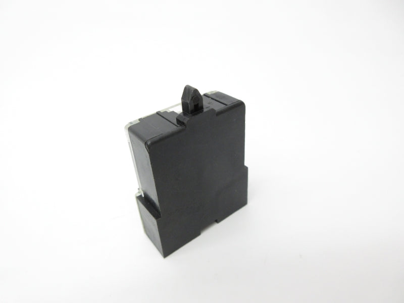 ALLEN BRADLEY 800M-XA4 SER. B 300VAC (WH) NSMP