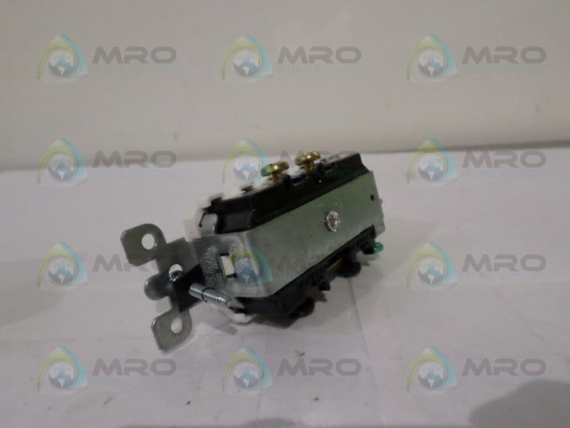 LEVITON 5334-W TWO SINGLE POLE COMBINATION DEVICE *NEW IN BOX*