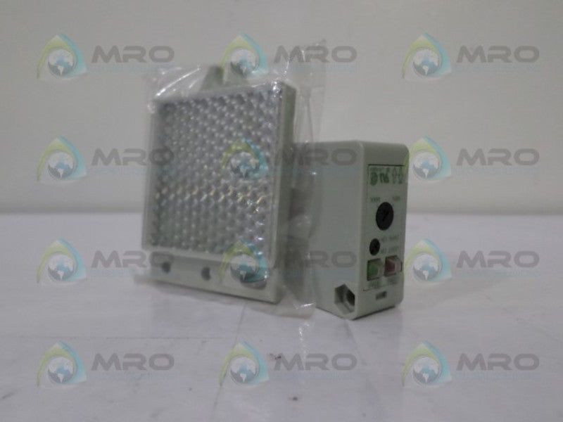 NAIS AKA13528 PHOTOELECTRIC SENSOR *NEW IN BOX*