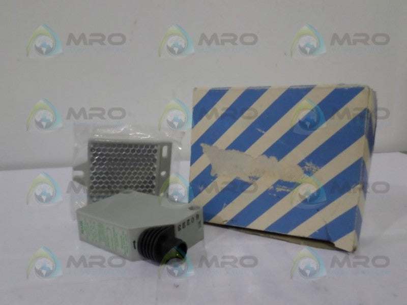 NAIS AKA13528 PHOTOELECTRIC SENSOR *NEW IN BOX*