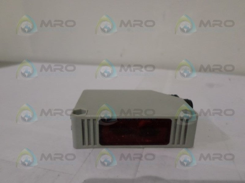NAIS AKA13528 PHOTOELECTRIC SENSOR *NEW IN BOX*