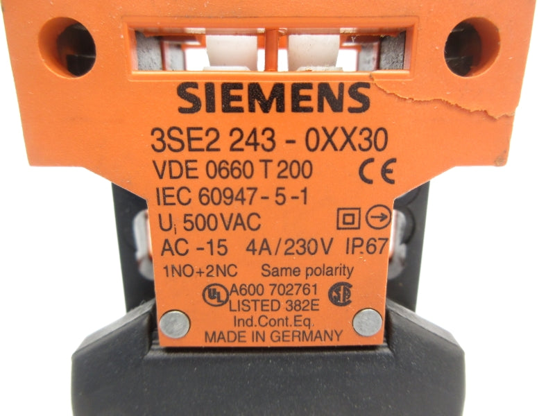 SIEMENS 3SE2243-0XX30 230VAC 4A (AS PICTURED) UNMP