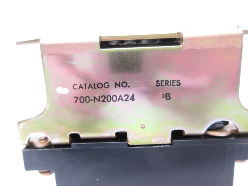 ALLEN BRADLEY 700-N200A24 SER. B 24V NSNP
