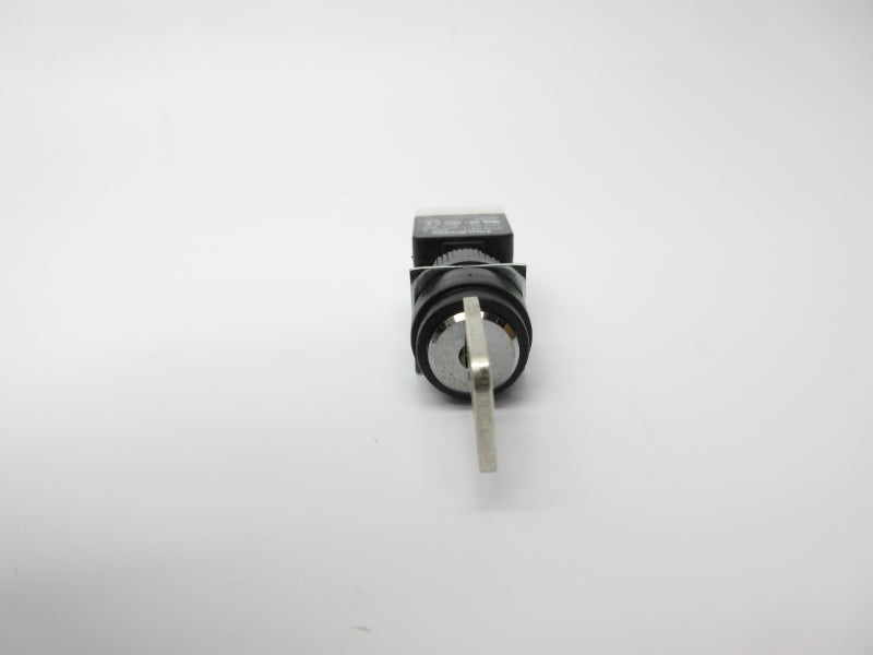 ALLEN BRADLEY 800B-KM3A SER. A UNMP