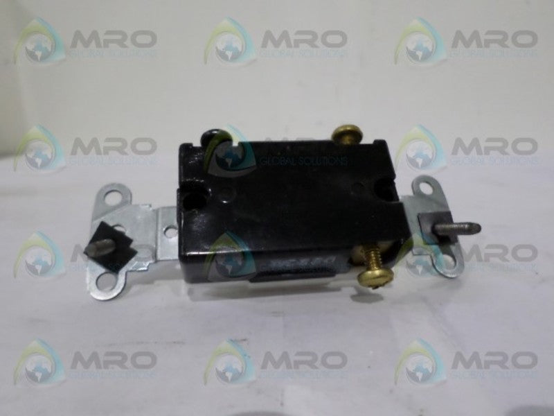 LEVITON 18203-CW WHITE 3-WAY FRAMED SWITCH  NSMP