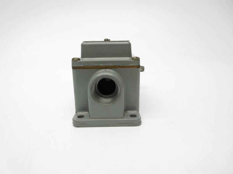 ALLEN BRADLEY 802T-R8TD SER. 2 120VAC 3A NSNP