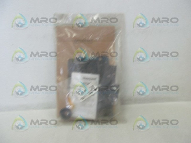 HONEYWELL 4074ERU WEAHTERPROOF KIT * NEW IN ORIGINAL PACKAGE *