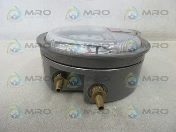 DWYER 2120 PRESSURE GAUGE 0-120 PSI  UNMP