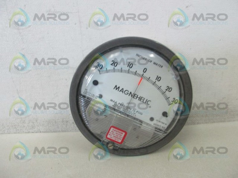 DWYER 12-16736-01 PRESSURE GAUGE 30-0-30 PSI   UNMP