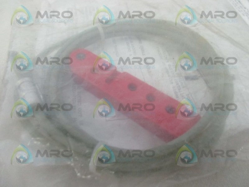 SCISSOR-LOK SKL-I300 CLAMPING LOCKOUT  NSMP