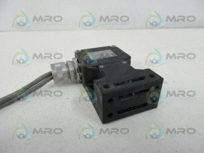 SCHMERSAL AZ-16ZVR/B1-1876 INTERLOCK SWITCH  UNMP