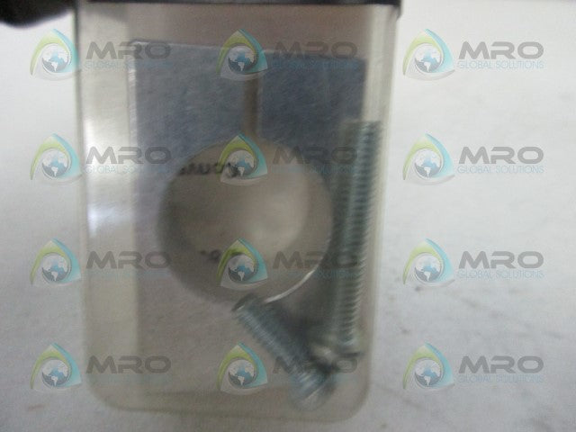 RED LION CONTROLS 5400100 SENSOR MOUNTS * NEW IN ORIGINAL PACKAGE *