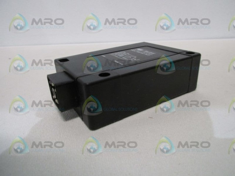 BAUMER FHDK FHDK26R7001/S27 BACKGROUND SUPPRESSION DIFFUSE SENSOR  NSNP